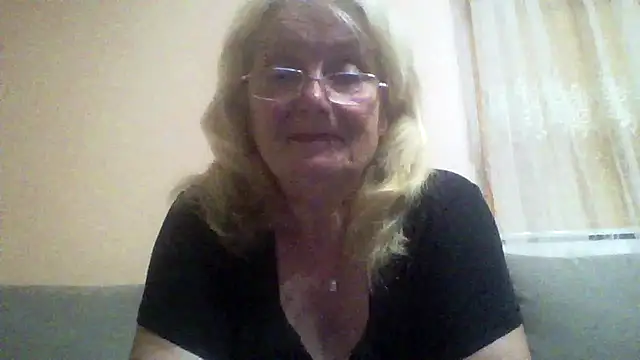 Snapshot of AmyLove353 chatting on June 29, 8:53 pm AmyLove353 online show from June 29, 8:53 pm