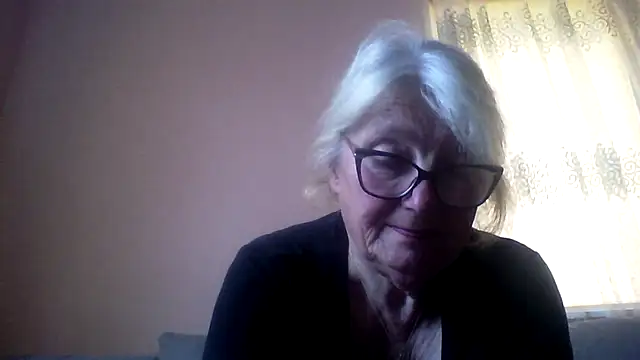 Snapshot of AmyLove353 chatting on July 6, 9:17 am AmyLove353 online show from July 6, 9:17 am