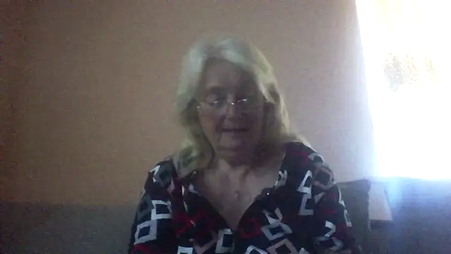 Snapshot of AmyLove353 chatting on July 9, 3:21 am AmyLove353 online show from July 9, 3:21 am