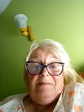 Snapshot of AmyLove353 chatting on July 12, 8:44 pm AmyLove353 online show from July 12, 8:44 pm