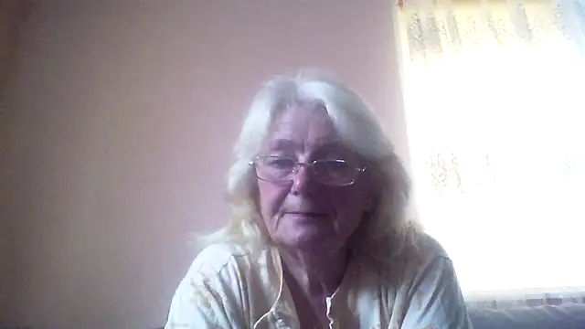 Snapshot of AmyLove353 chatting on July 19, 4:05 am AmyLove353 online show from July 19, 4:05 am