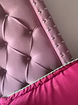 Violeet-Smith online show from February 8, 6:44 pm