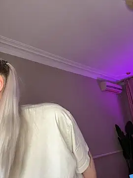 HugeBoobsAlice online show from December 19, 5:03 am