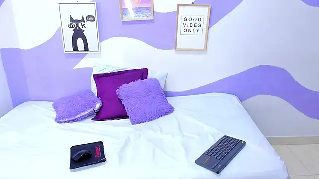 Snapshot of VIOLETA-28 chatting on November 15, 11:18 am VIOLETA-28 online show from November 15, 11:18 am