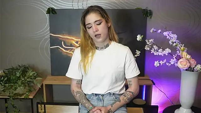 VelvaKientz online show from October 22, 4:57 am