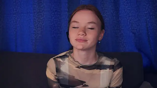 KarlynGow online show from October 31, 6:47 am