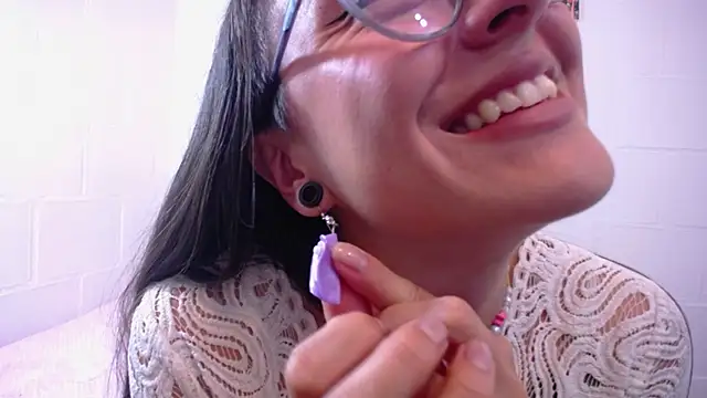 Snapshot of _IR1S_ chatting on October 27, 11:31 pm IR1S online show from October 27, 11:31 pm