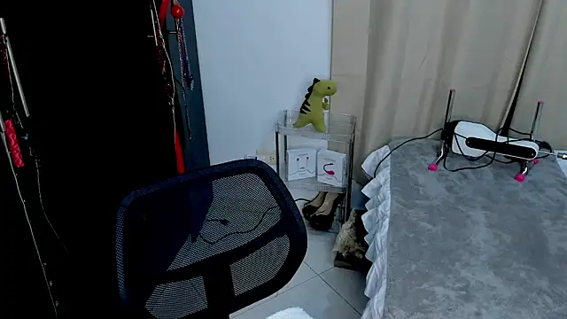 Emilyvalk  online show from March 2, 11:11 pm