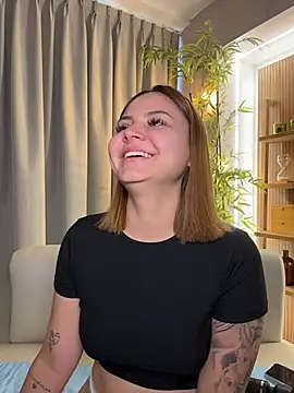 Snapshot of Beella1_ chatting on June 22, 11:51 am Beella1 online show from June 22, 11:51 am