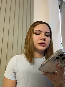 Snapshot of Beella1_ chatting on July 6, 11:51 am Beella1 online show from July 6, 11:51 am