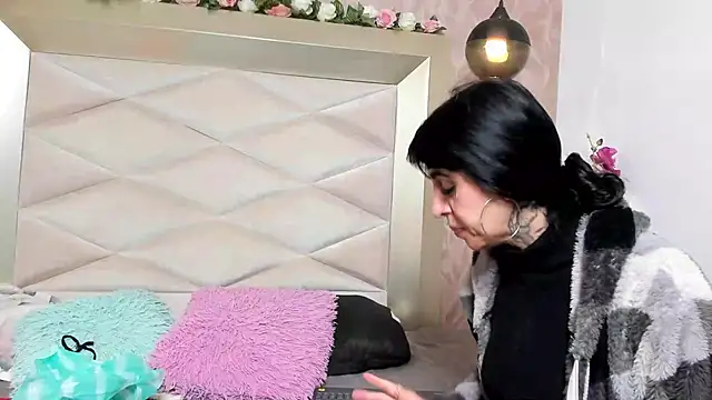 HaryBlair online show from December 15, 1:04 pm