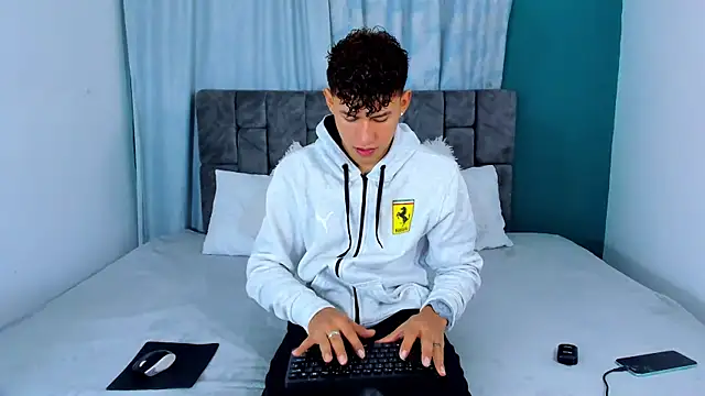 Nicolas Torres  online show from November 21, 4:00 am