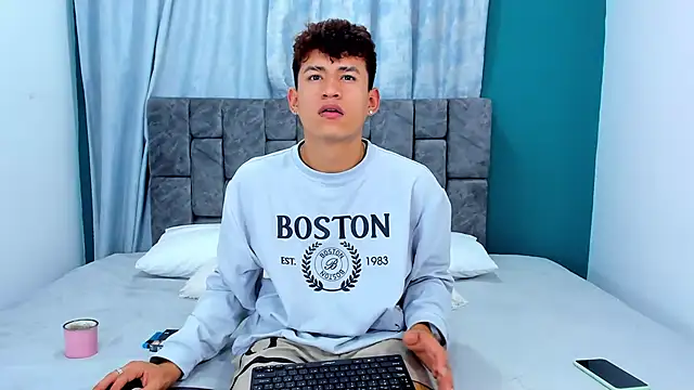 Nicolas Torres  online show from December 2, 7:25 am