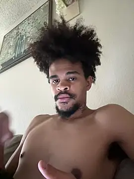 Snapshot of Mrmakeherwet_Tez chatting on February 23, 4:15 pm Mrmakeherwet Tez online show from February 23, 4:15 pm