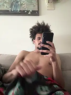 Snapshot of Mrmakeherwet_Tez chatting on February 24, 4:38 pm Mrmakeherwet Tez online show from February 24, 4:38 pm