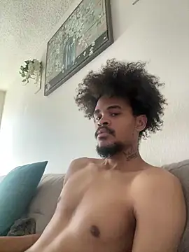 Snapshot of Mrmakeherwet_Tez chatting on February 27, 4:51 pm Mrmakeherwet Tez online show from February 27, 4:51 pm