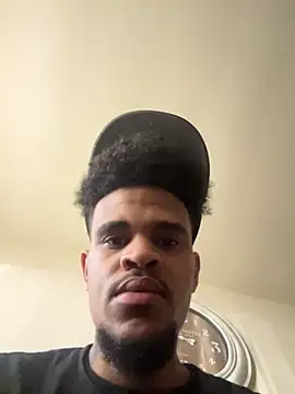 Snapshot of Mrmakeherwet_Tez chatting on March 3, 5:41 pm Mrmakeherwet Tez online show from March 3, 5:41 pm