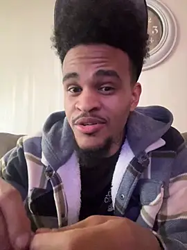 Snapshot of Mrmakeherwet_Tez chatting on March 4, 9:32 pm Mrmakeherwet Tez online show from March 4, 9:32 pm