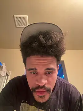 Snapshot of Mrmakeherwet_Tez chatting on May 3, 6:58 pm Mrmakeherwet Tez online show from May 3, 6:58 pm