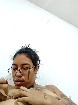 Snapshot of Chicattoo69 chatting on November 5, 3:56 pm Chicattoo69 online show from November 5, 3:56 pm