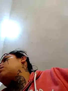 Snapshot of Chicattoo69 chatting on November 8, 3:01 pm Chicattoo69 online show from November 8, 3:01 pm