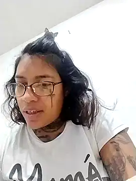 Snapshot of Chicattoo69 chatting on December 4, 2:37 pm Chicattoo69 online show from December 4, 2:37 pm