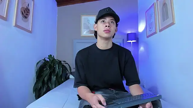 ApoloRicci online show from October 27, 7:18 pm