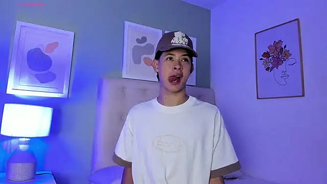 ApoloRicci online show from March 12, 8:04 pm