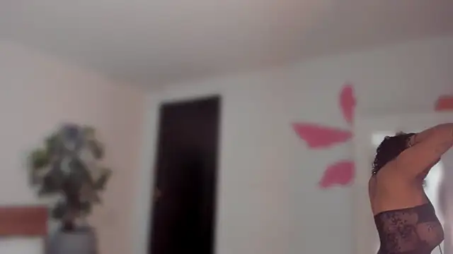 YariRose online show from May 27, 3:42 pm