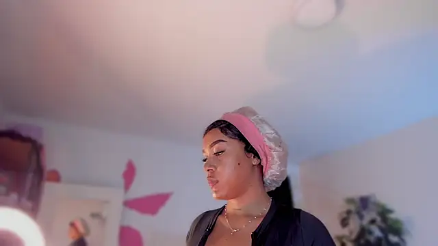 YariRose online show from May 28, 2:36 pm