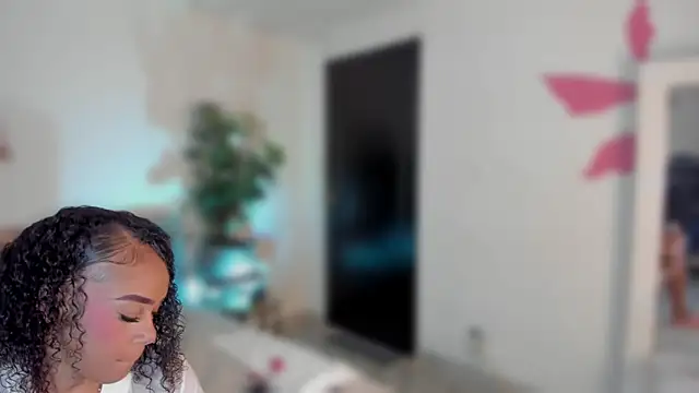 YariRose online show from June 4, 2:34 pm