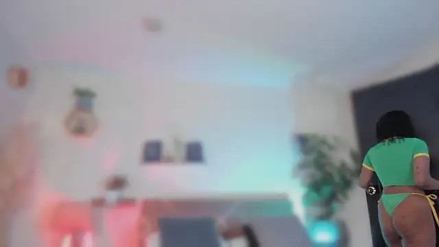 YariRose online show from June 15, 3:47 pm