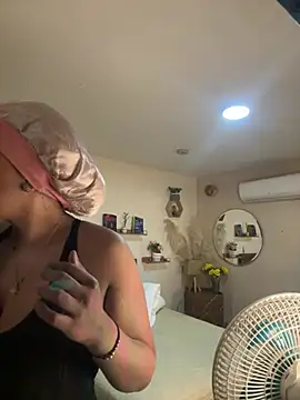 YariRose online show from July 11, 3:04 pm
