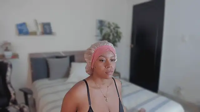YariRose online show from July 14, 3:40 pm