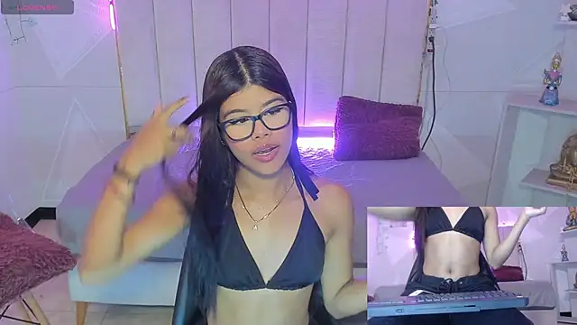 Snapshot of Sidney_Brownn chatting on October 31, 11:06 pm Sidney Brownn online show from October 31, 11:06 pm