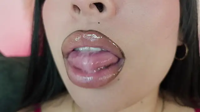 Snapshot of mia_roux1 chatting on July 1, 11:26 pm mia roux1 online show from July 1, 11:26 pm
