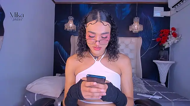 Mika  velvet online show from February 19, 8:27 pm