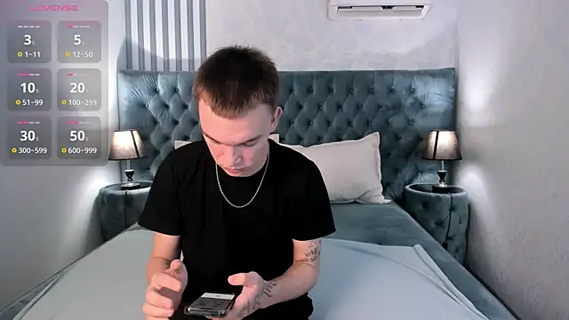 Derek Banville online show from November 8, 8:36 am