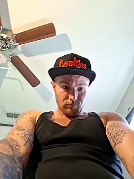 Snapshot of DadDDick925 chatting on October 23, 10:52 pm DadDDick925 online show from October 23, 10:52 pm