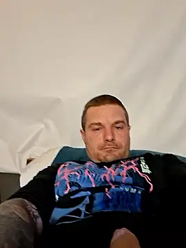 Snapshot of DadDDick925 chatting on January 10, 1:07 am DadDDick925 online show from January 10, 1:07 am