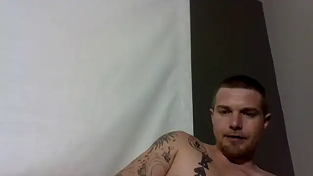 Snapshot of DadDDick925 chatting on February 24, 10:24 am DadDDick925 online show from February 24, 10:24 am