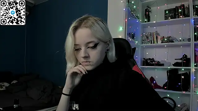 Holy Mistress S online show from December 14, 10:31 am