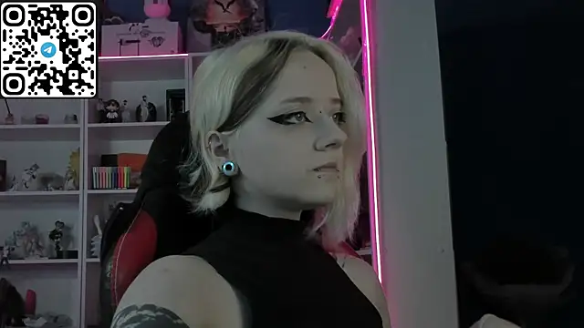 Holy Mistress S online show from May 3, 8:09 am