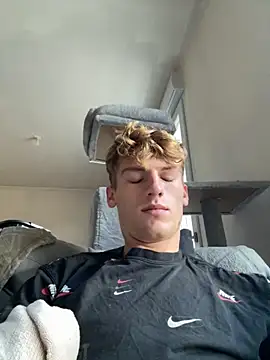 Snapshot of Charlycki chatting on November 3, 9:10 am Charlycki online show from November 3, 9:10 am