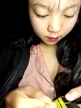 Quynhsumon online show from February 8, 1:20 am