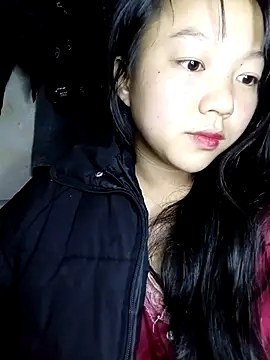 Quynhsumon online show from February 10, 2:43 pm