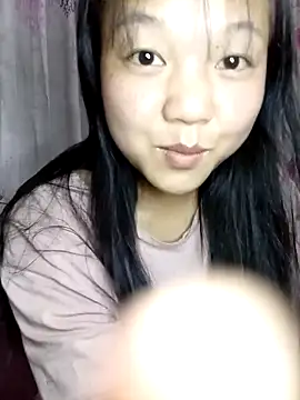 Quynhsumon online show from May 5, 3:09 pm