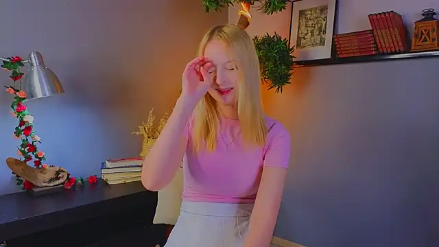 YungLyssy online show from November 8, 3:18 am