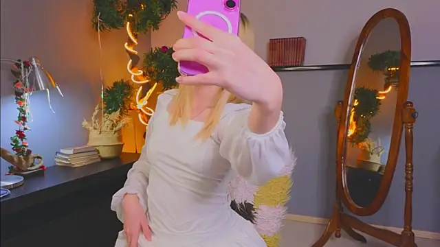 YungLyssy online show from December 17, 3:34 am