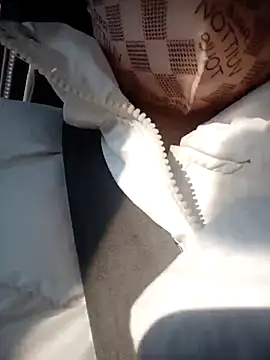 Snapshot of my-my2x chatting on November 25, 1:27 am my-my2x online show from November 25, 1:27 am